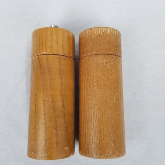 Wood salt and pepper shakers - Picture 7 of 10